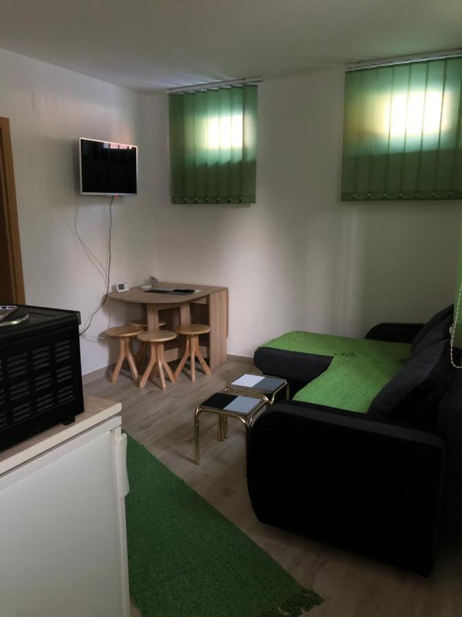 Apartman Nedeljkovic Divcibare Appartement Buitenkant foto